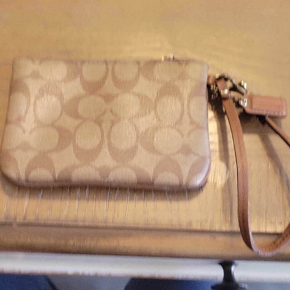 Coach Brown vinyl leather trim & Strap Signature Pattern Wristlet with hangtag - Picture 7 of 10